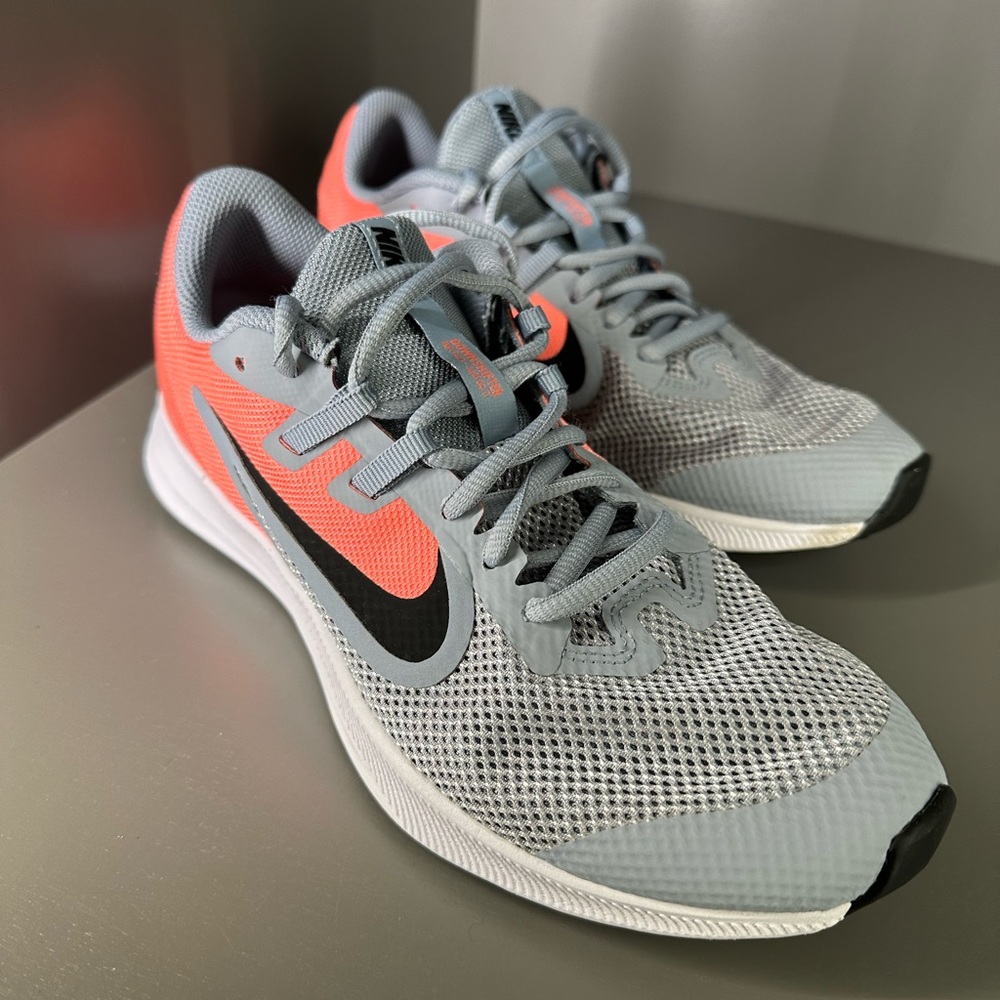 Excellent Nike Downshifter coral & black sneakers YTH Size 5.5 WMNS size 7